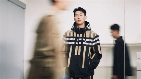 《藍色時期》與時尚品牌 Burberry 展開合作企劃！Burberry 經典 